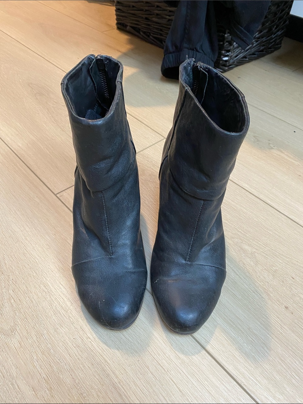 Rag and Bone - Women's Black Ankle Boots — Sleek Zip-Up Leather Style